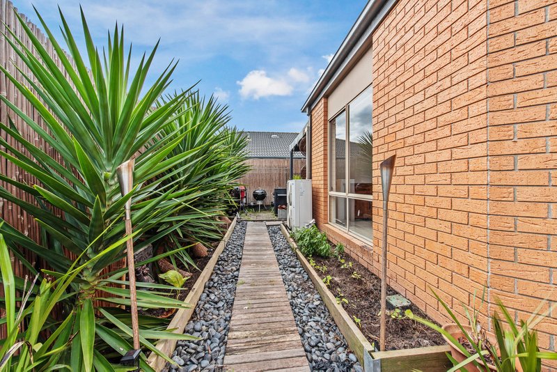 Photo - 4 Fairchild Place, Pakenham VIC 3810 - Image 11