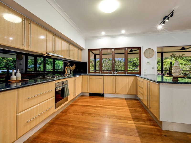 Photo - 4 Fallon Close, Brinsmead QLD 4870 - Image 8