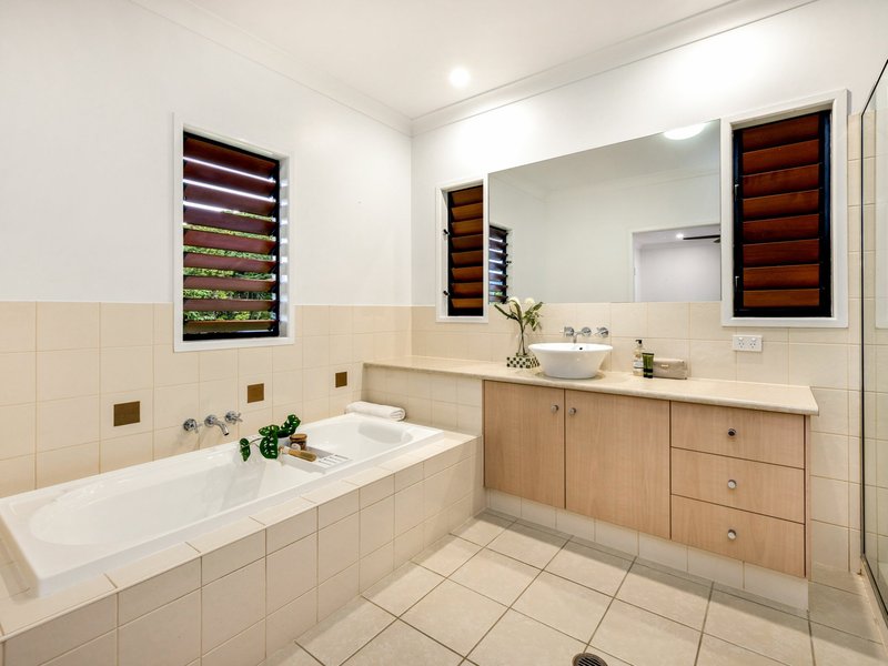 Photo - 4 Fallon Close, Brinsmead QLD 4870 - Image 10