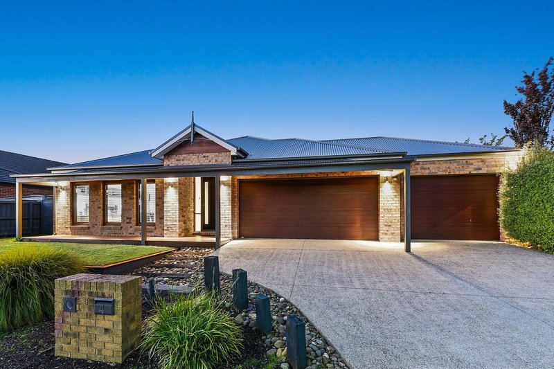 4 Fanfare Close, Berwick VIC 3806