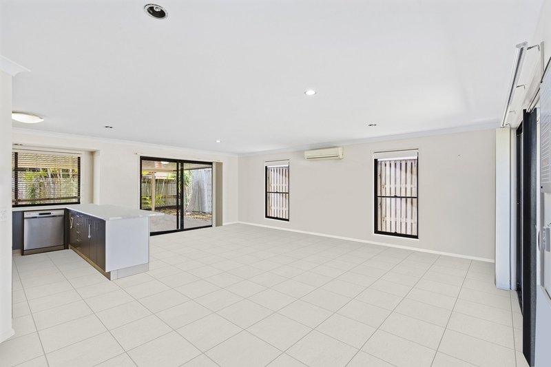 Photo - 4 Fantail Court, Gilston QLD 4211 - Image 5