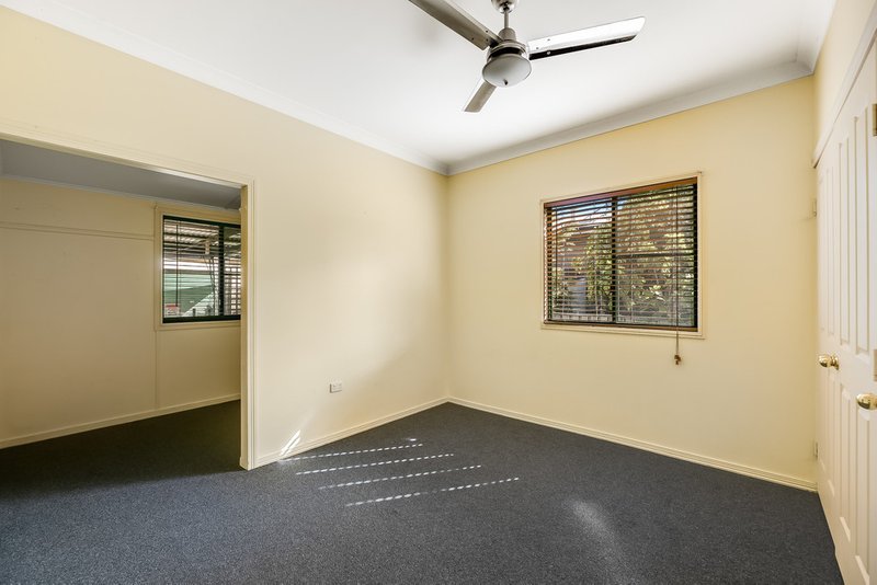 Photo - 4 Farquharson Street, Harristown QLD 4350 - Image 6