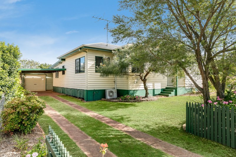 Photo - 4 Farquharson Street, Harristown QLD 4350 - Image 12