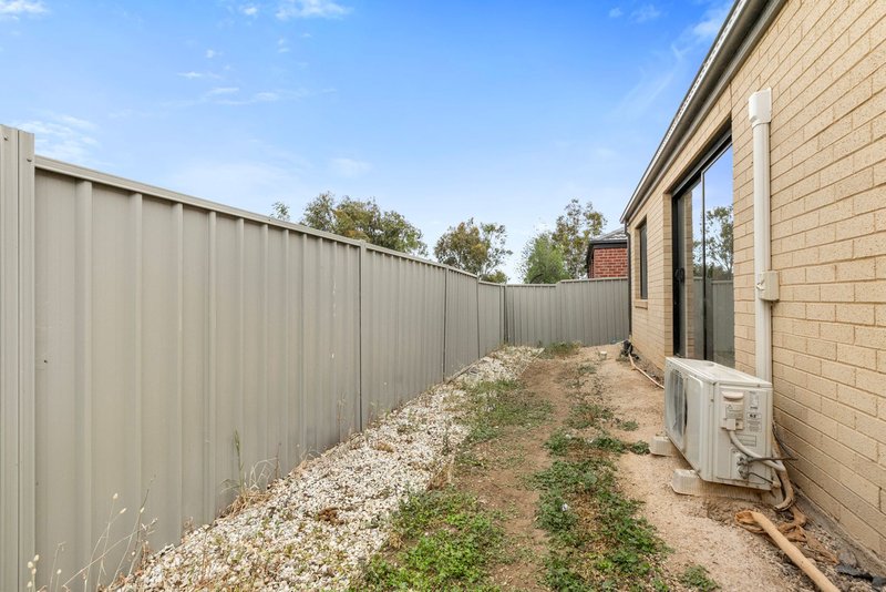 Photo - 4 Farrow Place, Bacchus Marsh VIC 3340 - Image 10