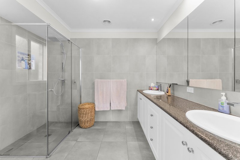 Photo - 4 Feathery Grove, Sandhurst VIC 3977 - Image 11