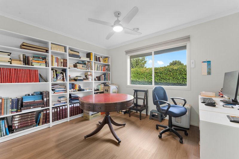 Photo - 4 Feathery Grove, Sandhurst VIC 3977 - Image 12