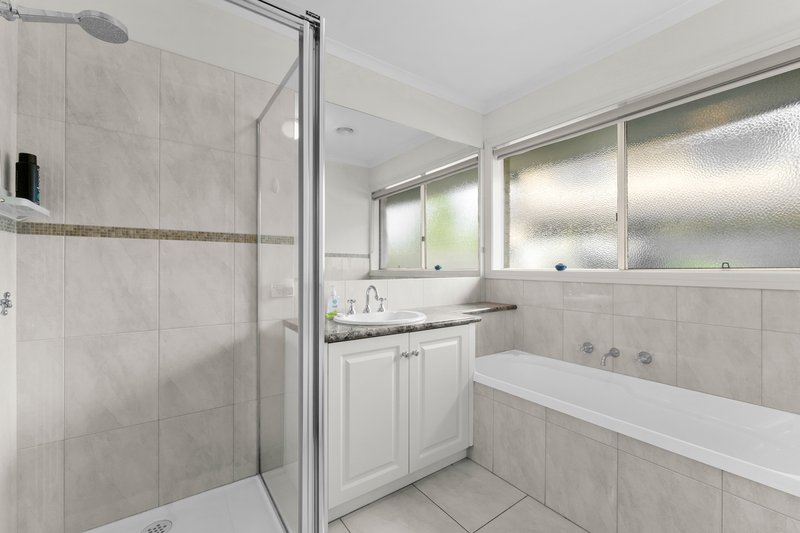 Photo - 4 Feathery Grove, Sandhurst VIC 3977 - Image 14