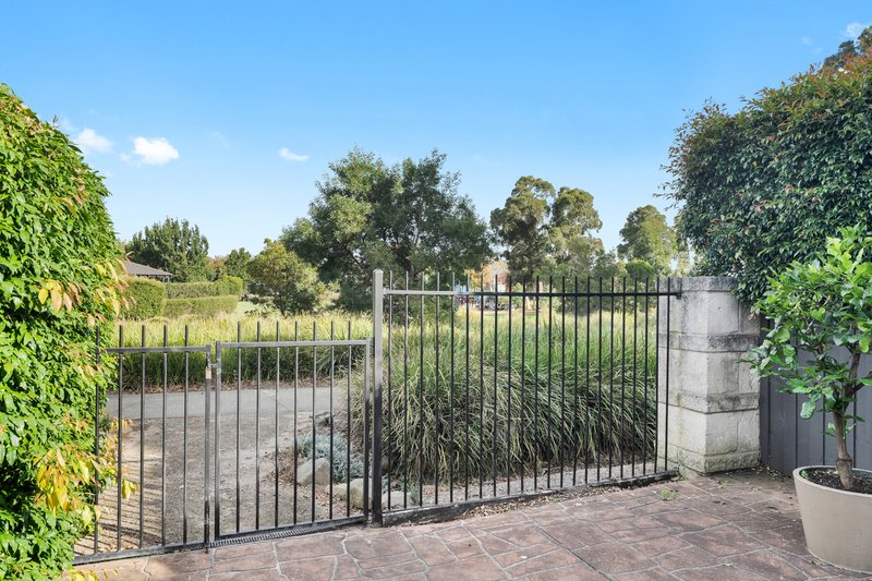 Photo - 4 Feathery Grove, Sandhurst VIC 3977 - Image 17