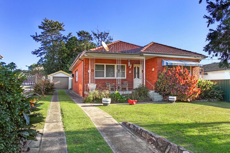 Photo - 4 Federal Road, Seven Hills NSW 2147 - Image 1