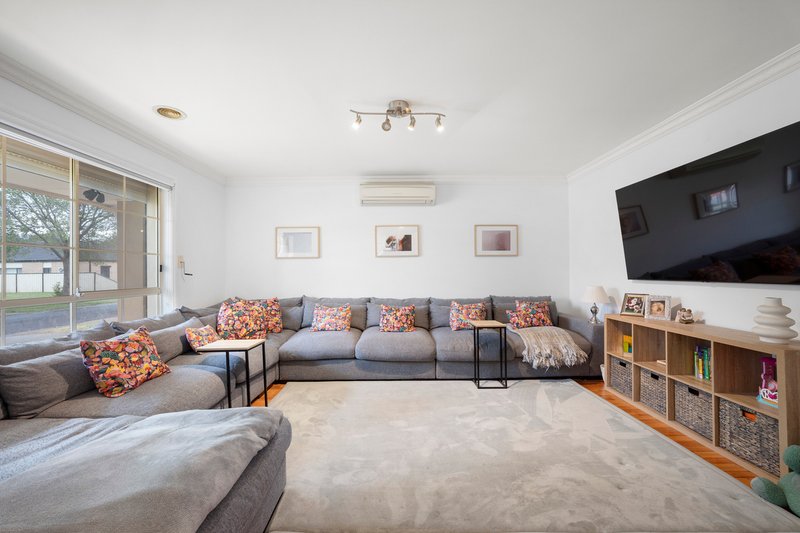 Photo - 4 Feijoa Court, Werribee VIC 3030 - Image 4