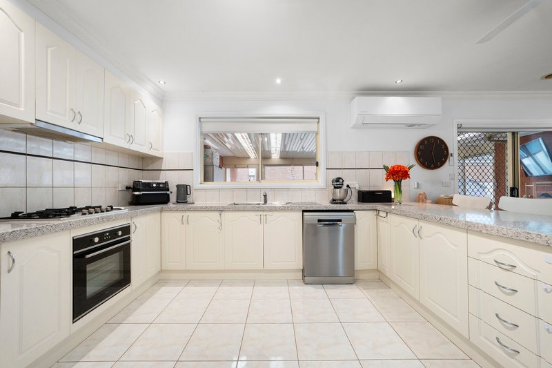 Photo - 4 Feijoa Court, Werribee VIC 3030 - Image 7