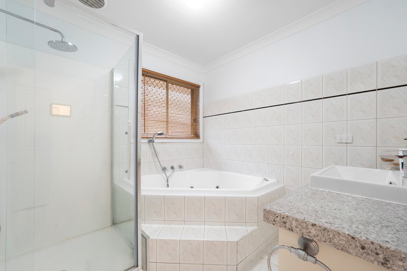 Photo - 4 Feijoa Court, Werribee VIC 3030 - Image 13