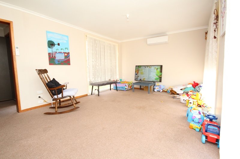 Photo - 4 Felstead Avenue, Horsham VIC 3400 - Image 2