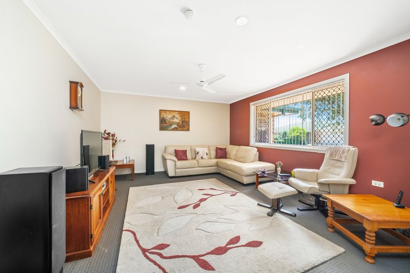 Photo - 4 Fernan Court, Murrumba Downs QLD 4503 - Image 4