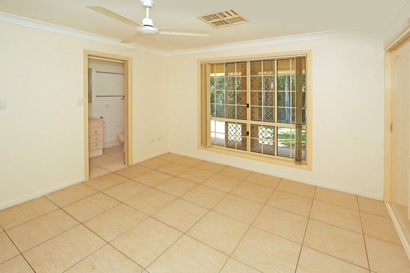 Photo - 4 Ferndale Place, Norman Gardens QLD 4701 - Image 5