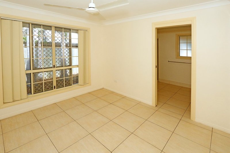 Photo - 4 Ferndale Place, Norman Gardens QLD 4701 - Image 8