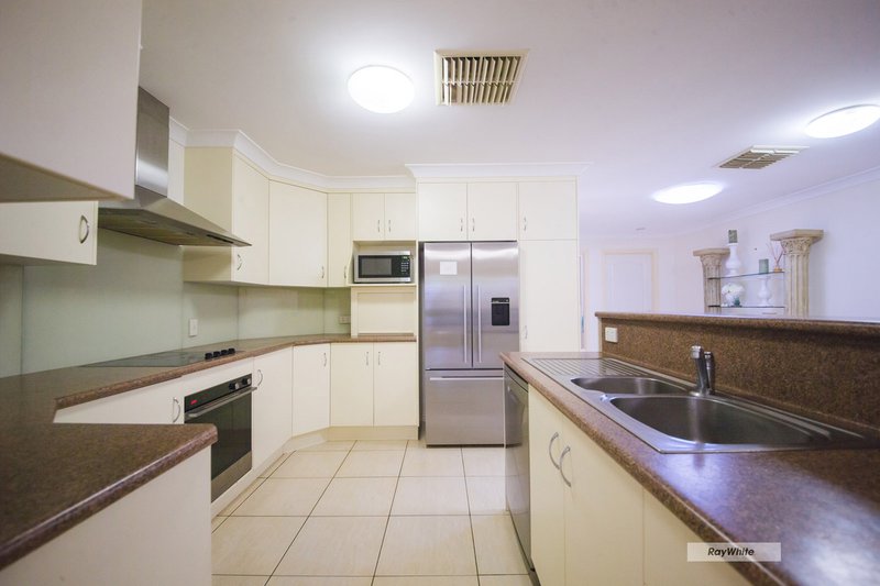 Photo - 4 Ferndale Place, Norman Gardens QLD 4701 - Image 4