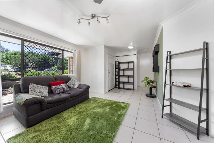 Photo - 4 Fernlea Street, Burnside QLD 4560 - Image 3