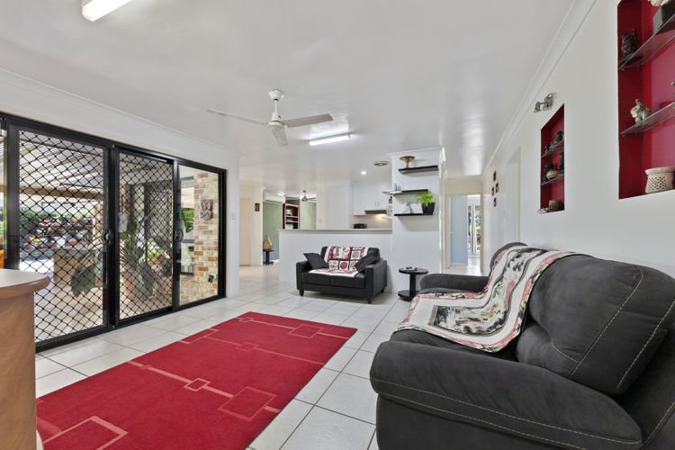 Photo - 4 Fernlea Street, Burnside QLD 4560 - Image 5