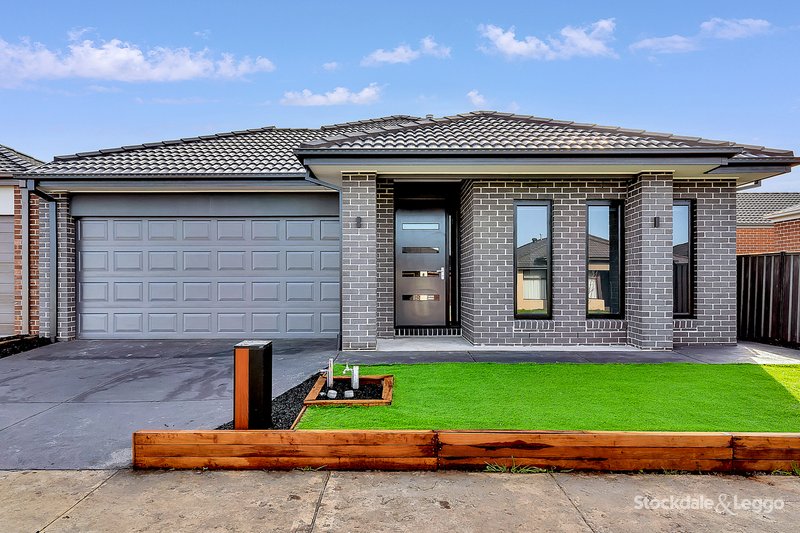 Photo - 4 Finchley Way, Craigieburn VIC 3064 - Image 2