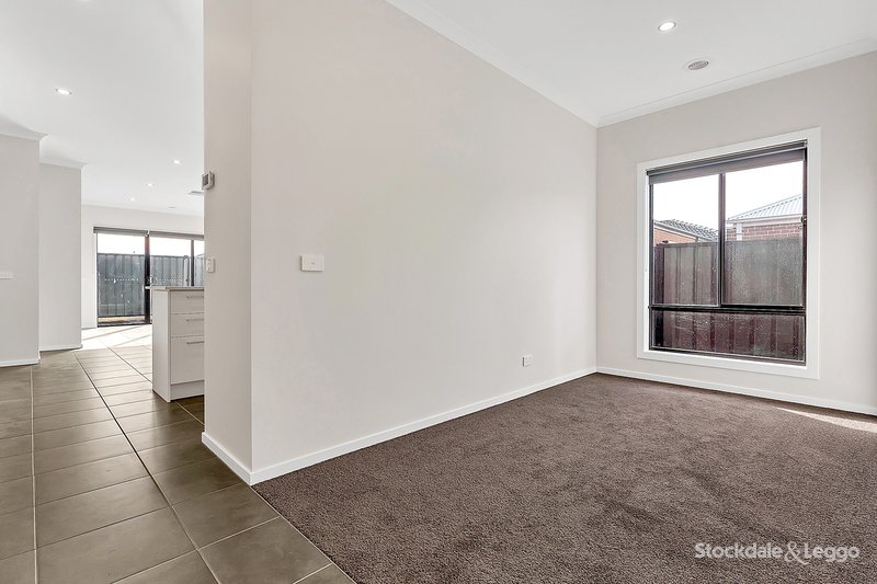 Photo - 4 Finchley Way, Craigieburn VIC 3064 - Image 6