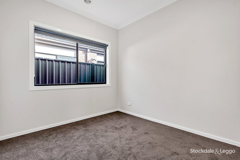 Photo - 4 Finchley Way, Craigieburn VIC 3064 - Image 11