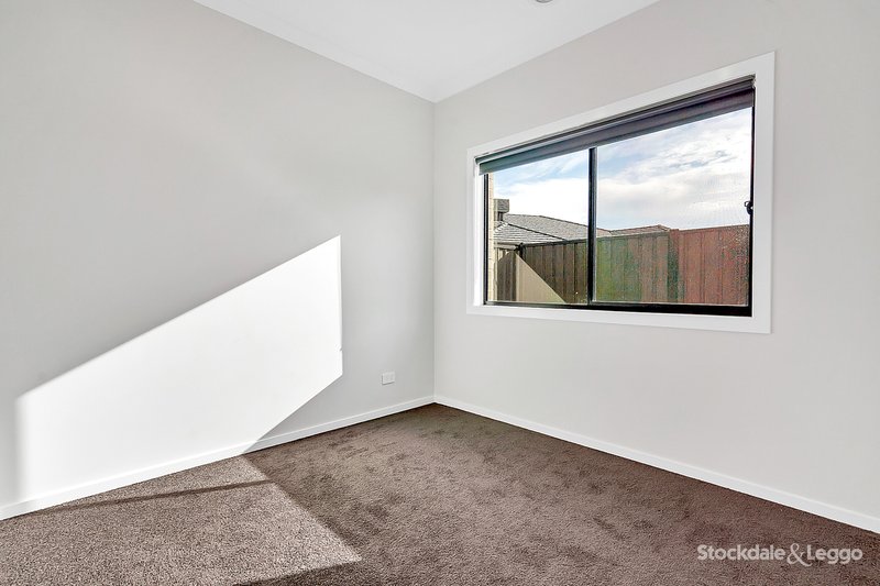 Photo - 4 Finchley Way, Craigieburn VIC 3064 - Image 13