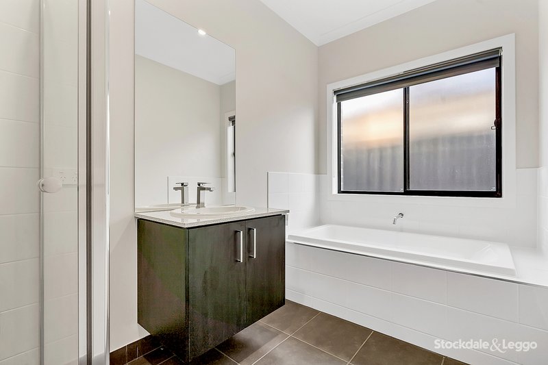 Photo - 4 Finchley Way, Craigieburn VIC 3064 - Image 14