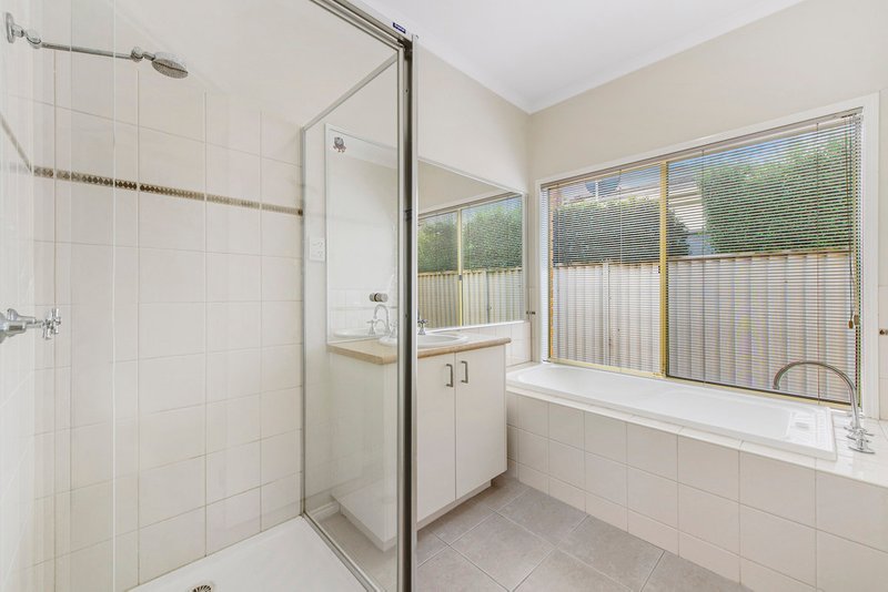 Photo - 4 Finstall Close, Caroline Springs VIC 3023 - Image 10