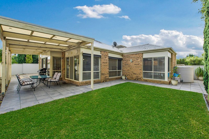 Photo - 4 Finstall Close, Caroline Springs VIC 3023 - Image 12