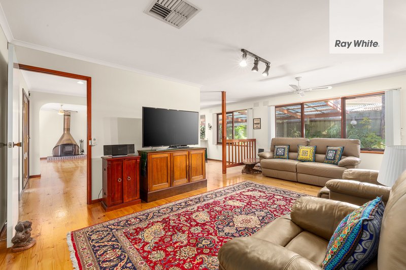 Photo - 4 Flemington Drive, Mill Park VIC 3082 - Image 3