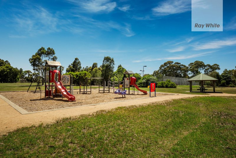 Photo - 4 Flemington Drive, Mill Park VIC 3082 - Image 6