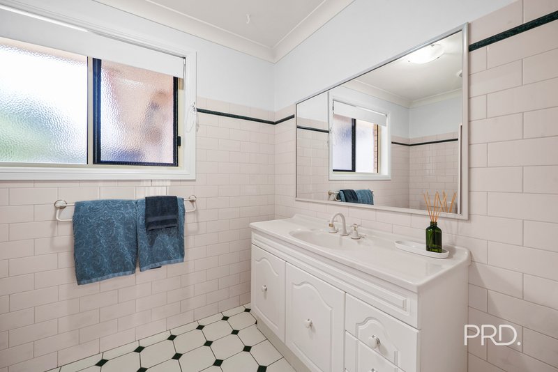 Photo - 4 Fletcher Place, Kooringal NSW 2650 - Image 5