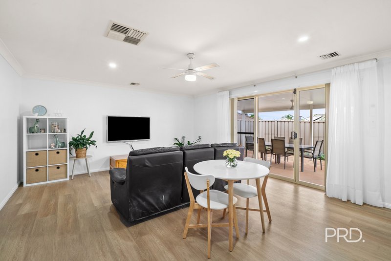 Photo - 4 Fletcher Place, Kooringal NSW 2650 - Image 11