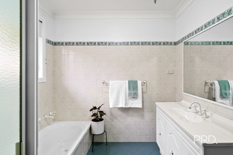 Photo - 4 Fletcher Place, Kooringal NSW 2650 - Image 15
