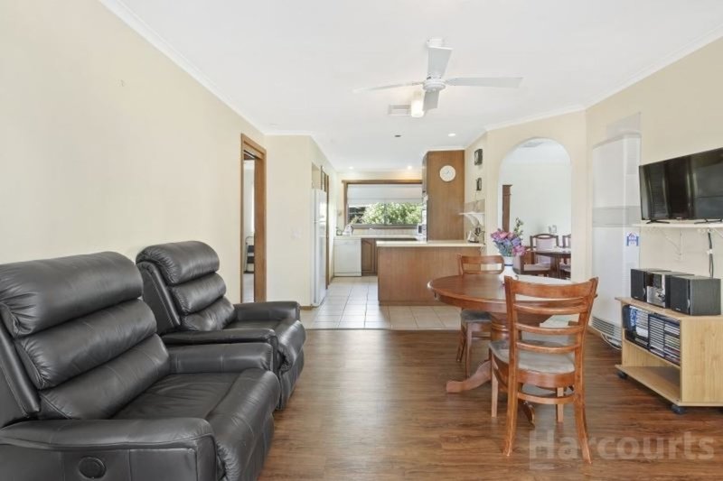 Photo - 4 Fleur Court, Delacombe VIC 3356 - Image 3