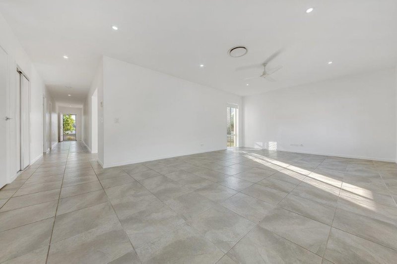 Photo - 4 Florey Place, Kirkwood QLD 4680 - Image 6