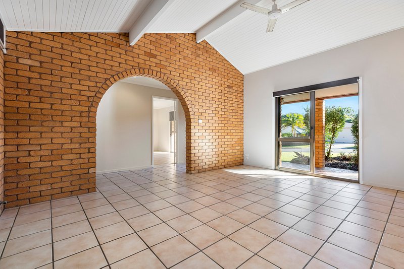 Photo - 4 Fontaine Court, Tewantin QLD 4565 - Image 11