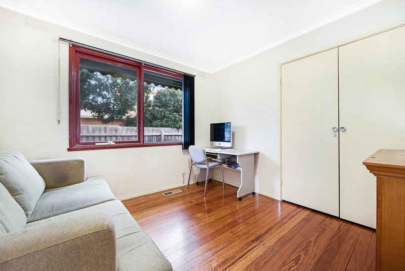 Photo - 4 Forest Court, Glen Waverley VIC 3150 - Image 7