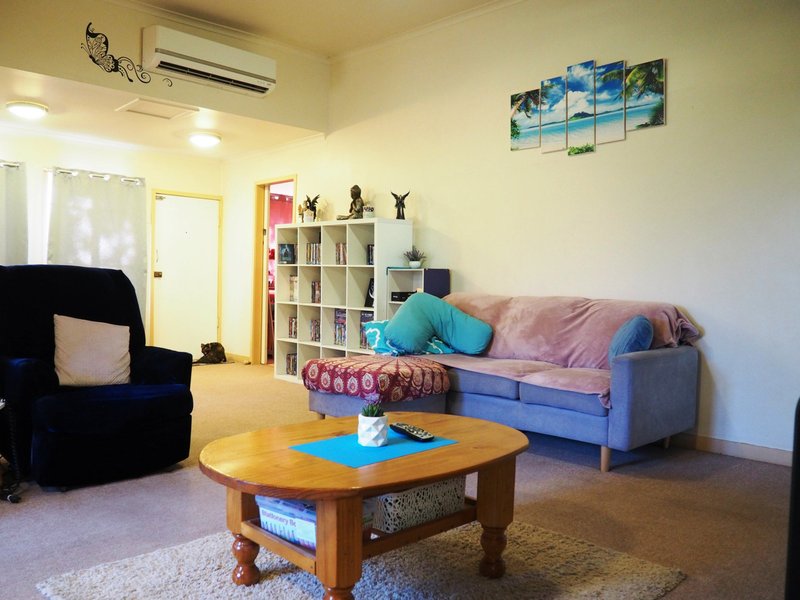 Photo - 4 Fourth Avenue, Mount Isa QLD 4825 - Image 2