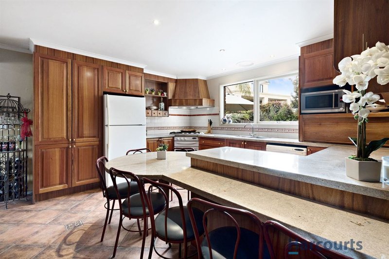 Photo - 4 Fran Court, Glen Waverley VIC 3150 - Image 4