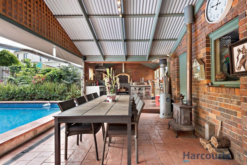 Photo - 4 Fran Court, Glen Waverley VIC 3150 - Image 7