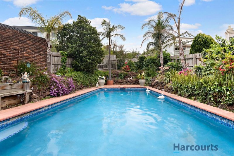 Photo - 4 Fran Court, Glen Waverley VIC 3150 - Image 10