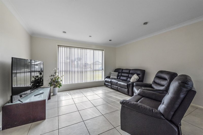 Photo - 4 Frangipani Avenue, Ulladulla NSW 2539 - Image 3