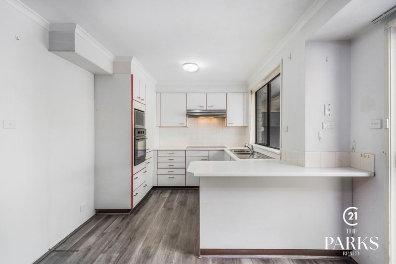 Photo - 4 Franklin Place, Bossley Park NSW 2176 - Image 6