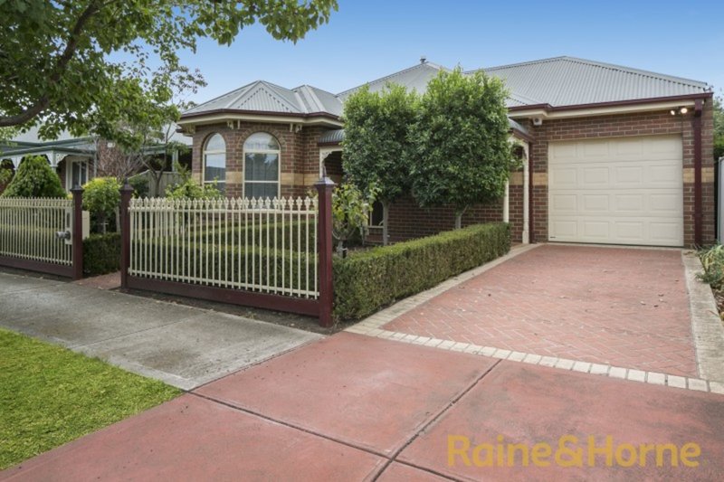 4 Franklin Place, Caroline Springs VIC 3023