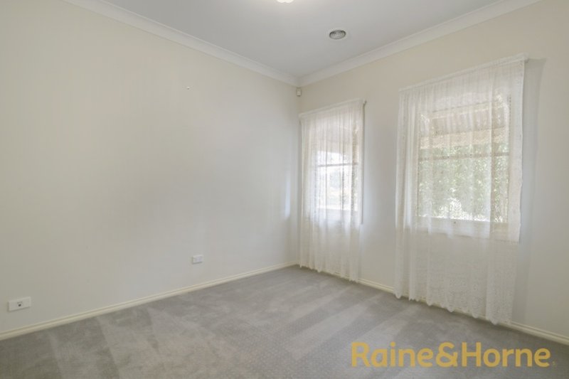 Photo - 4 Franklin Place, Caroline Springs VIC 3023 - Image 3