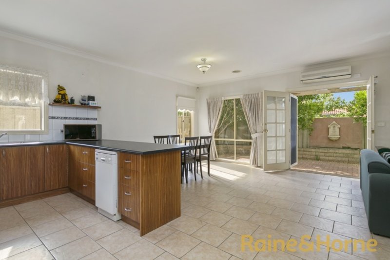 Photo - 4 Franklin Place, Caroline Springs VIC 3023 - Image 4