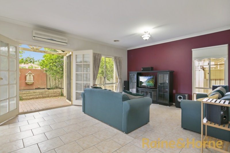 Photo - 4 Franklin Place, Caroline Springs VIC 3023 - Image 5