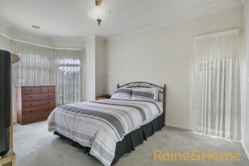 Photo - 4 Franklin Place, Caroline Springs VIC 3023 - Image 6